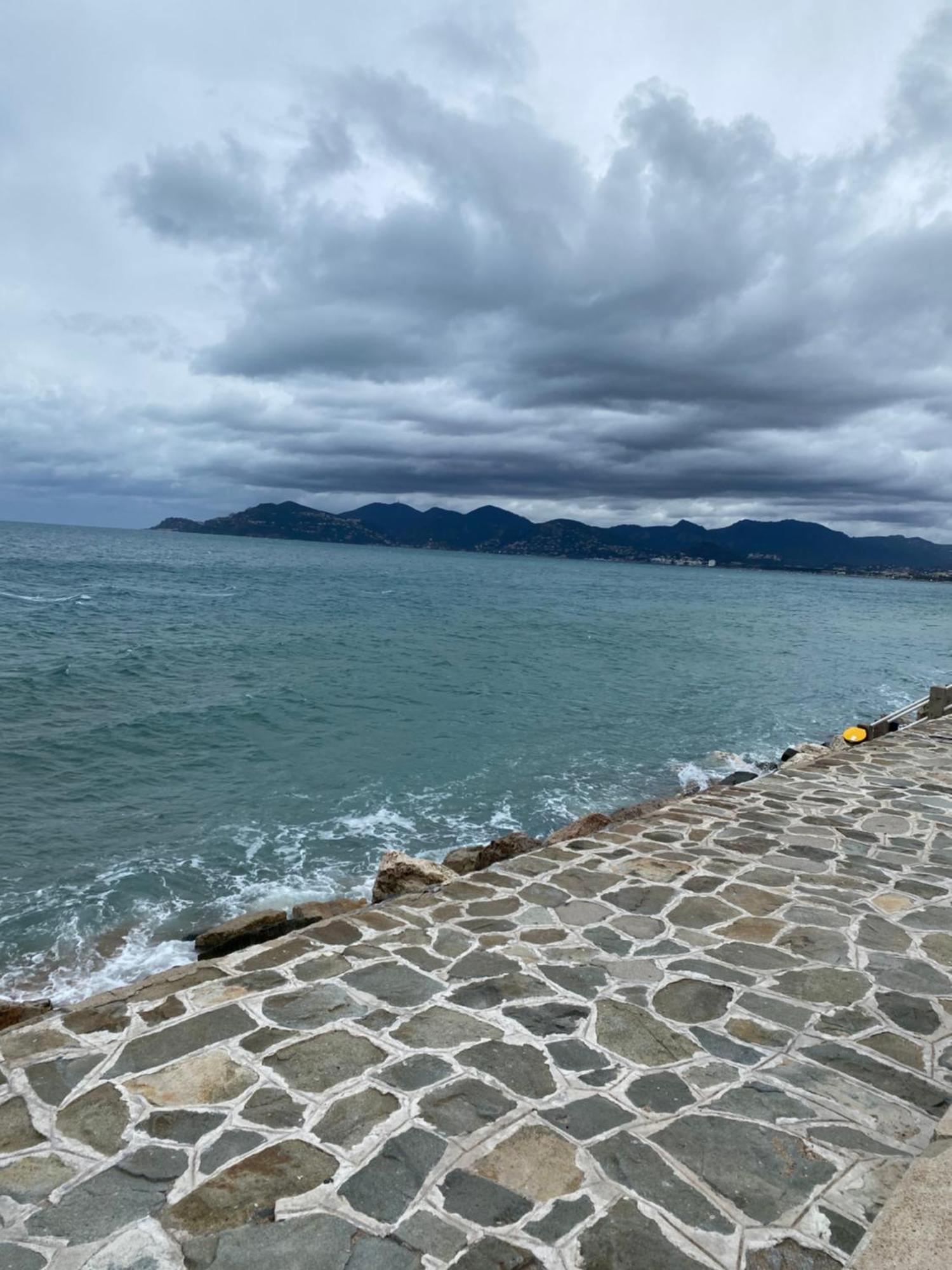 Bord De Mer, Terrasse, Tout A Pieds كان المظهر الخارجي الصورة